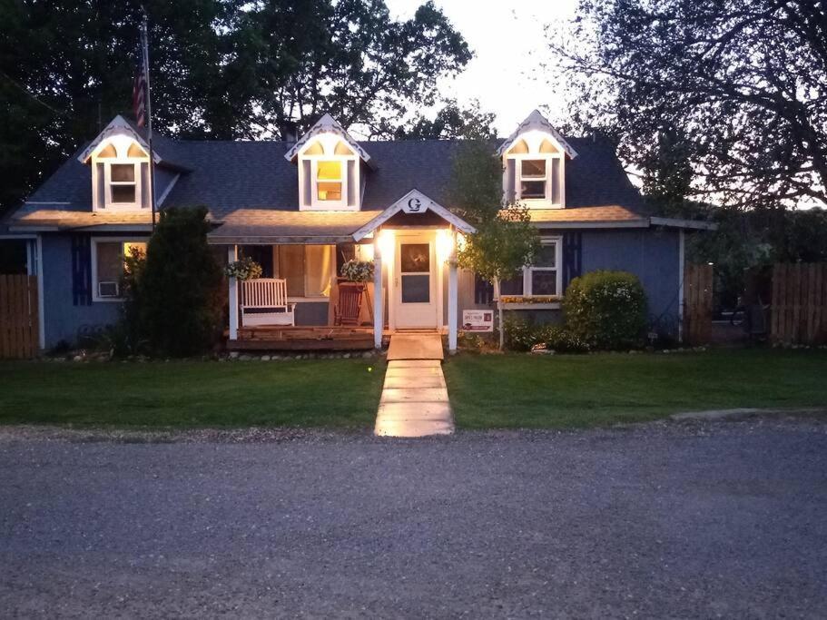 The Goulding Cottage And Farm - 4 Beds, 3 Baths Henrieville Kültér fotó